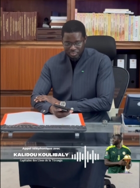 [Video]  Coup de fil aux lions : Ce que Diomaye a dit à Koulibaly et Pape Thiaw avant le match crucial 